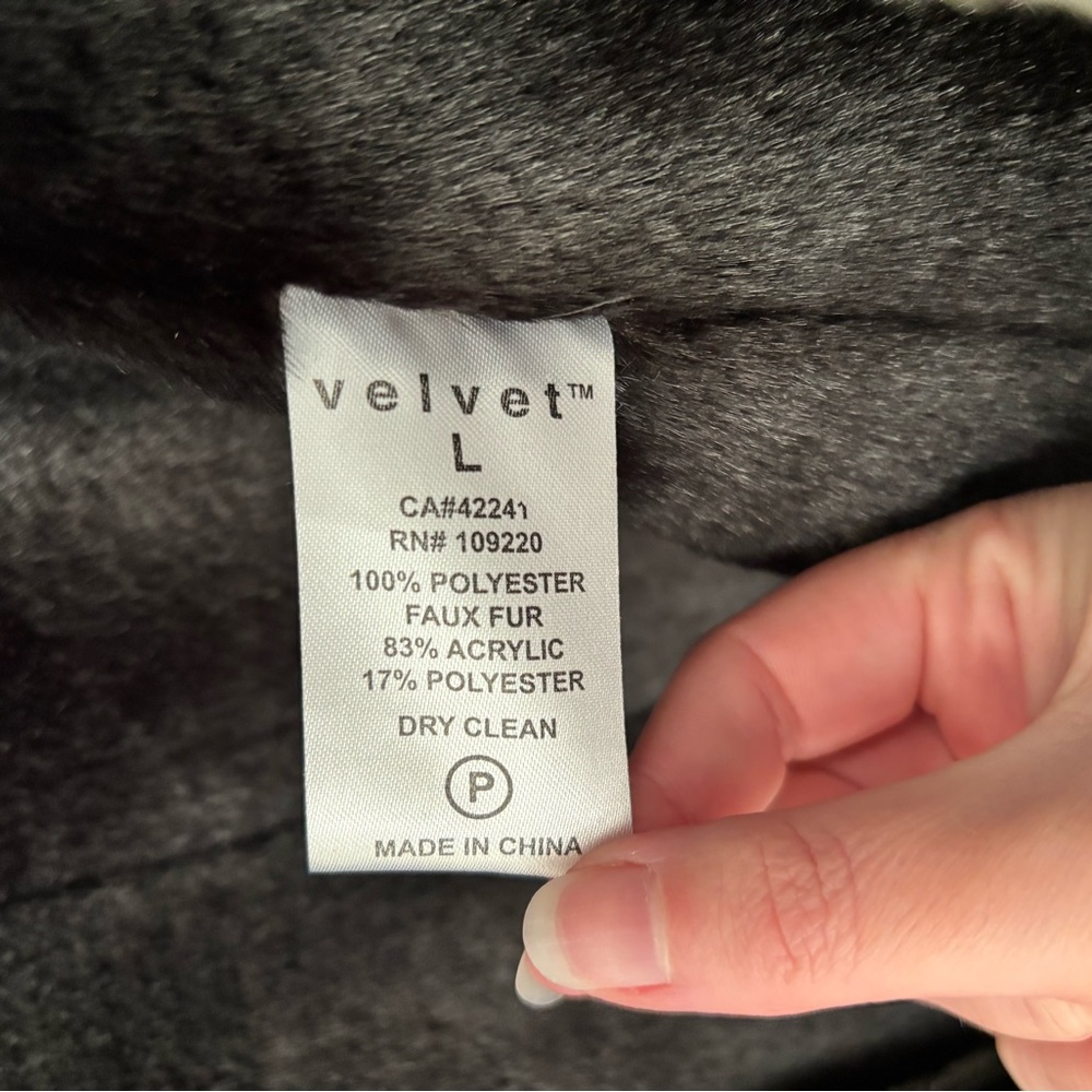 Velvet • Black Button Up Winter Coat with Faux Fur Trim - Women’s Size Large - Picture 9 of 16